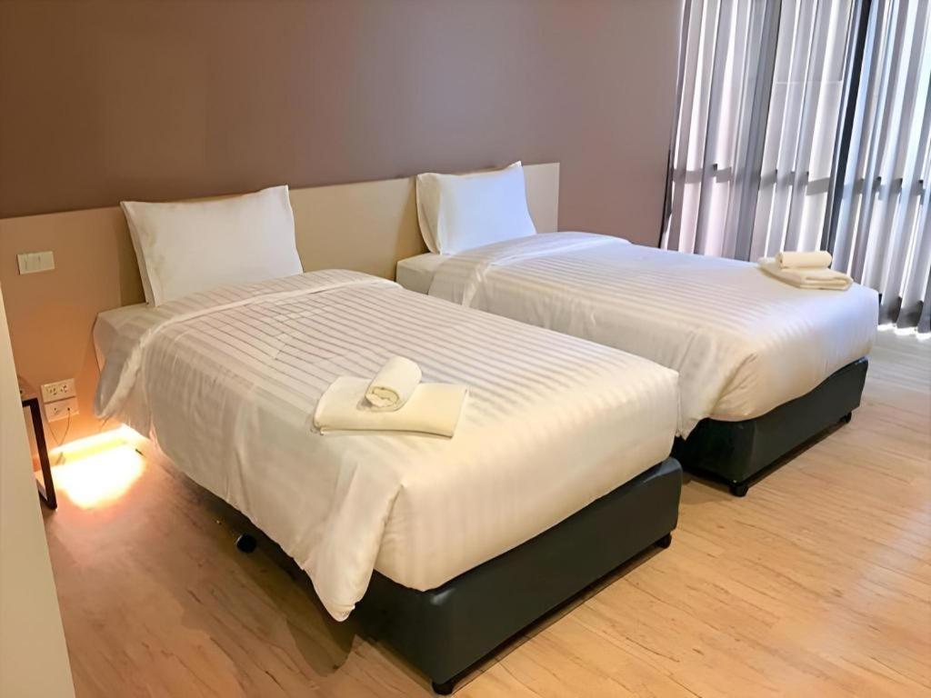 Sans Hotel Ratchaburi Buitenkant foto