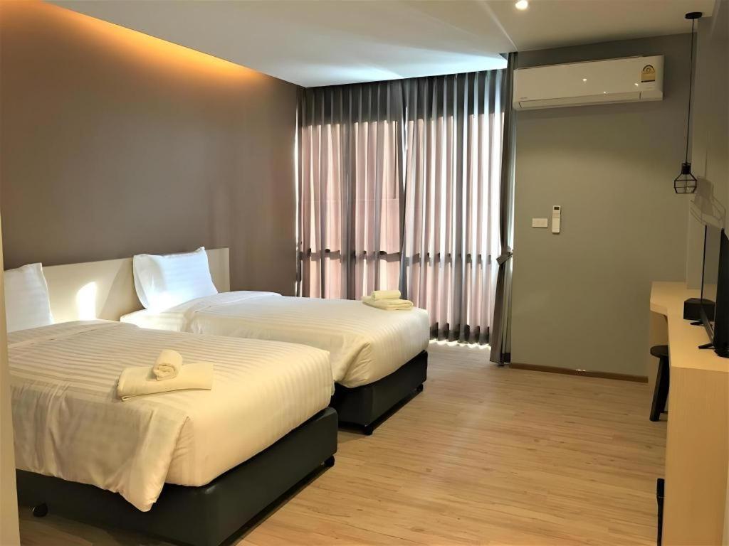 Sans Hotel Ratchaburi Buitenkant foto