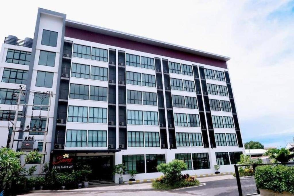 Sans Hotel Ratchaburi Buitenkant foto