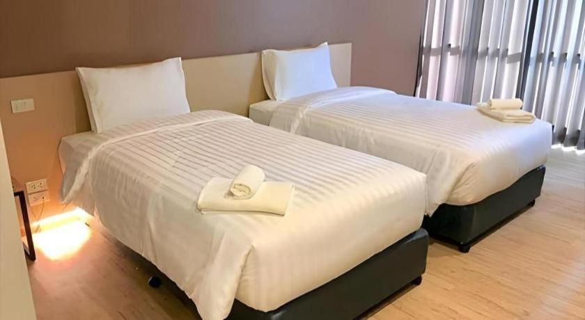 Sans Hotel Ratchaburi Buitenkant foto