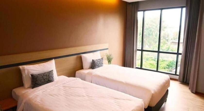 Sans Hotel Ratchaburi Buitenkant foto