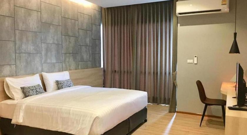 Sans Hotel Ratchaburi Buitenkant foto