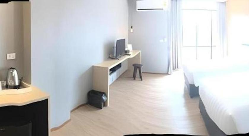 Sans Hotel Ratchaburi Buitenkant foto