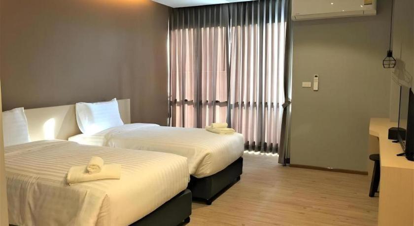 Sans Hotel Ratchaburi Buitenkant foto